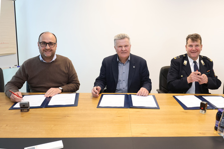 PODPIS POGODBE PGD CAJNARJE 04 FOTO LJUBO VUKELIČ